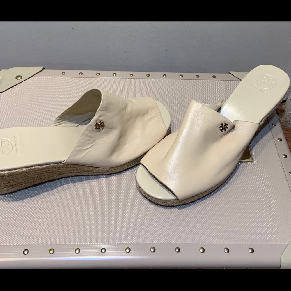 New Tory Burch cream wedge sandal